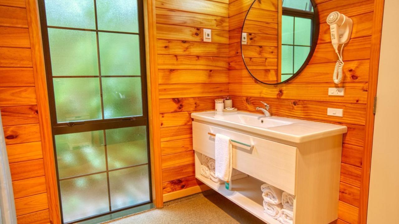 Paparoa Beach Hideaway With Hot Tub Barrytown Eksteriør billede