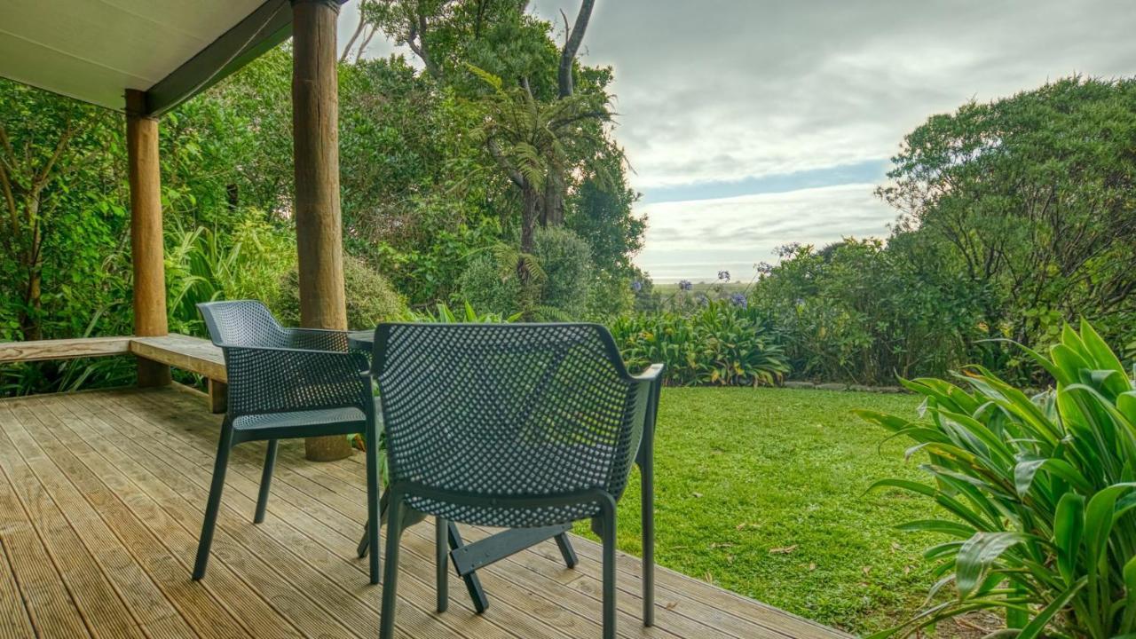 Paparoa Beach Hideaway With Hot Tub Barrytown Eksteriør billede