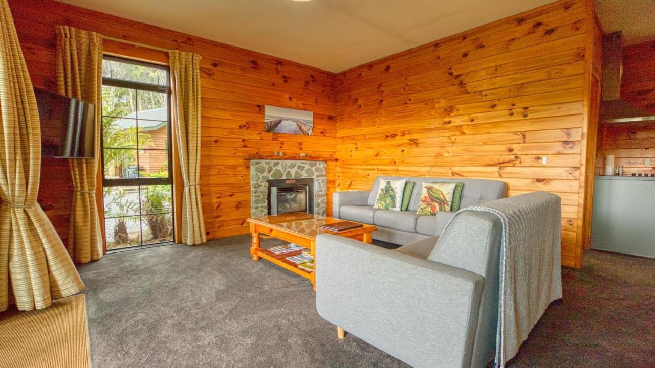 Paparoa Beach Hideaway With Hot Tub Barrytown Eksteriør billede