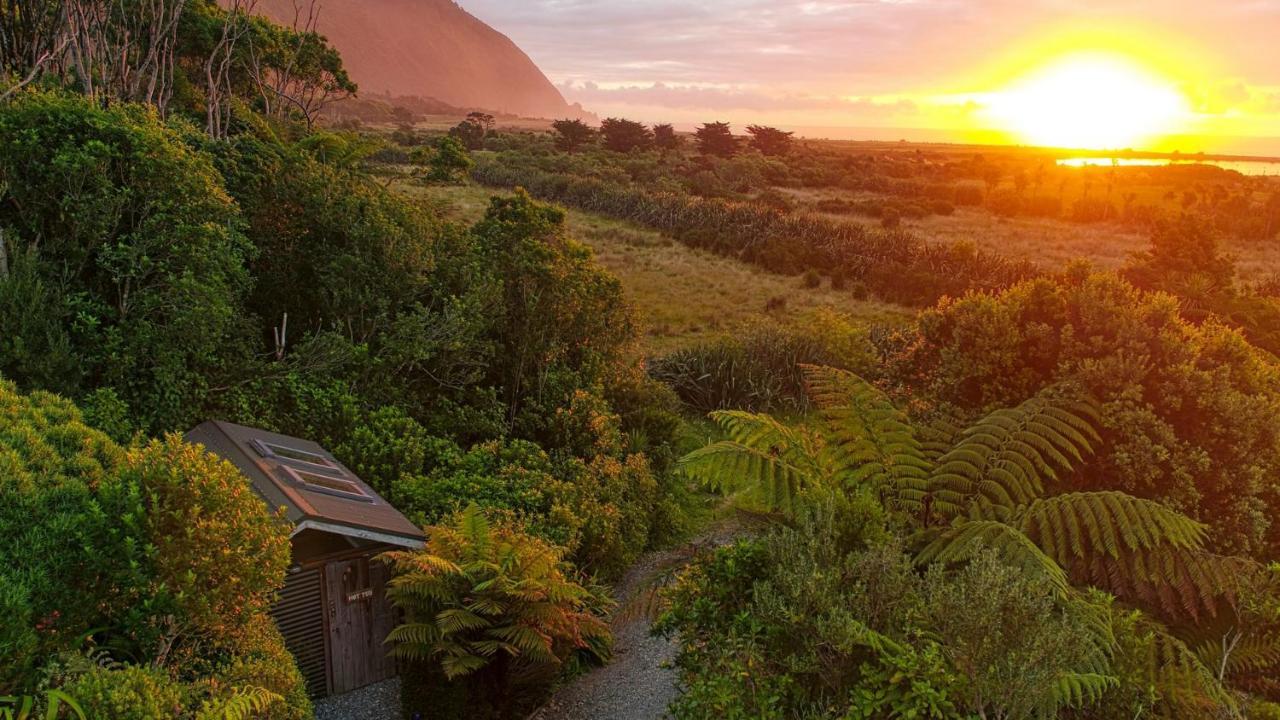 Paparoa Beach Hideaway With Hot Tub Barrytown Eksteriør billede