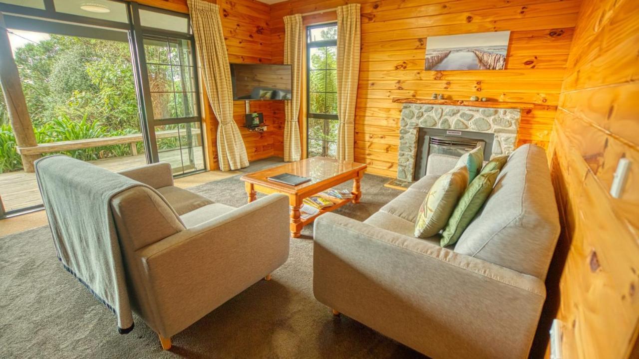 Paparoa Beach Hideaway With Hot Tub Barrytown Eksteriør billede
