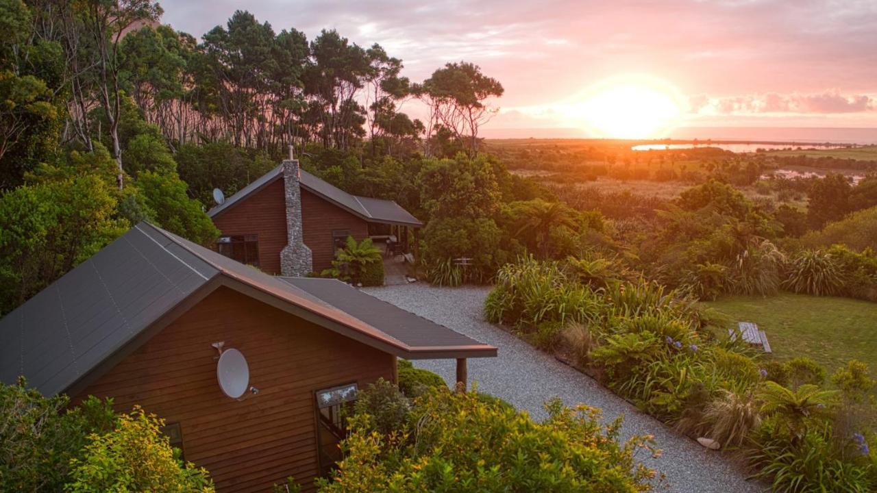 Paparoa Beach Hideaway With Hot Tub Barrytown Eksteriør billede