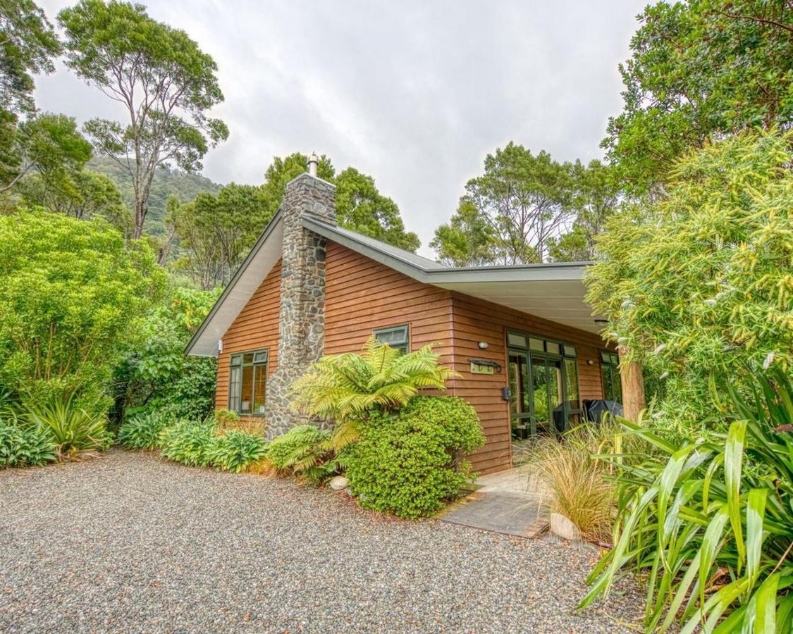 Paparoa Beach Hideaway With Hot Tub Barrytown Eksteriør billede
