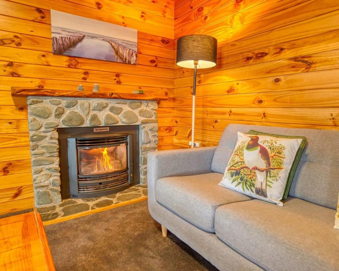 Paparoa Beach Hideaway With Hot Tub Barrytown Eksteriør billede