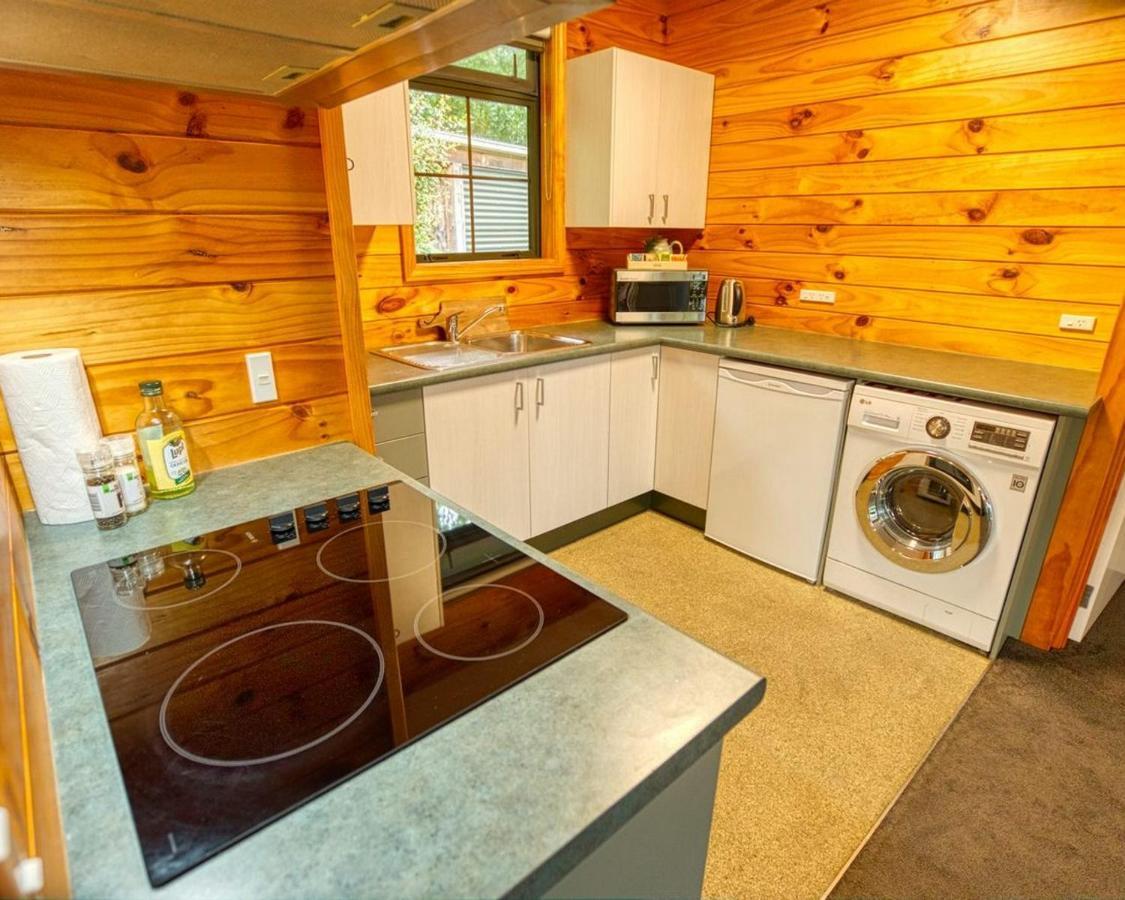 Paparoa Beach Hideaway With Hot Tub Barrytown Eksteriør billede