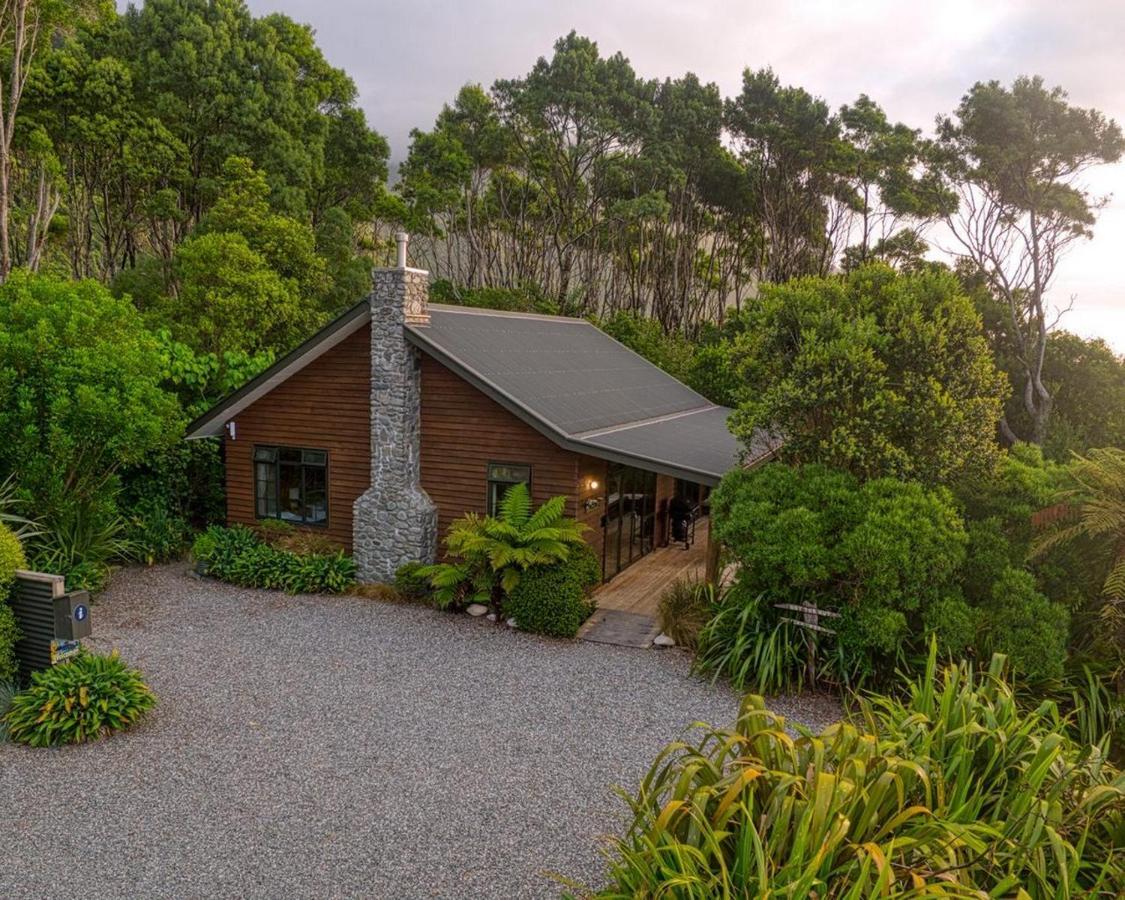Paparoa Beach Hideaway With Hot Tub Barrytown Eksteriør billede